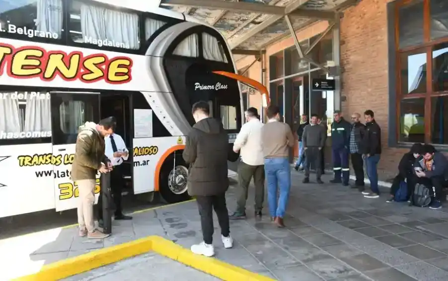 Transporte: suman nuevos servicios de micros los fines de semana con parada directa en el Hospital Municipal