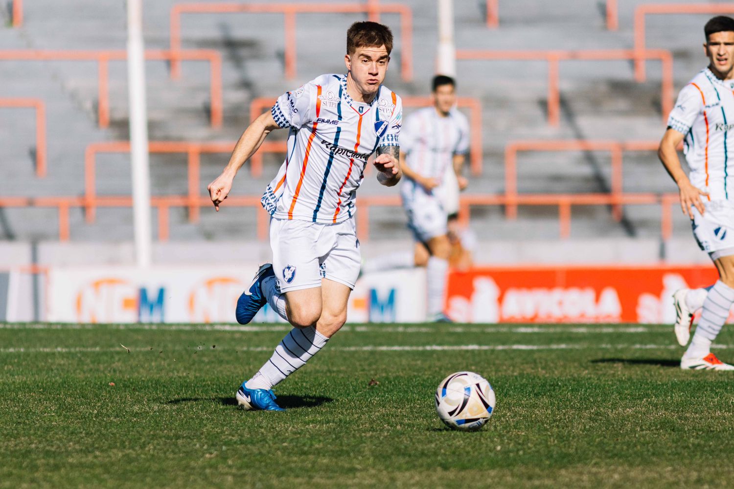 Enzo Martínez en acción.