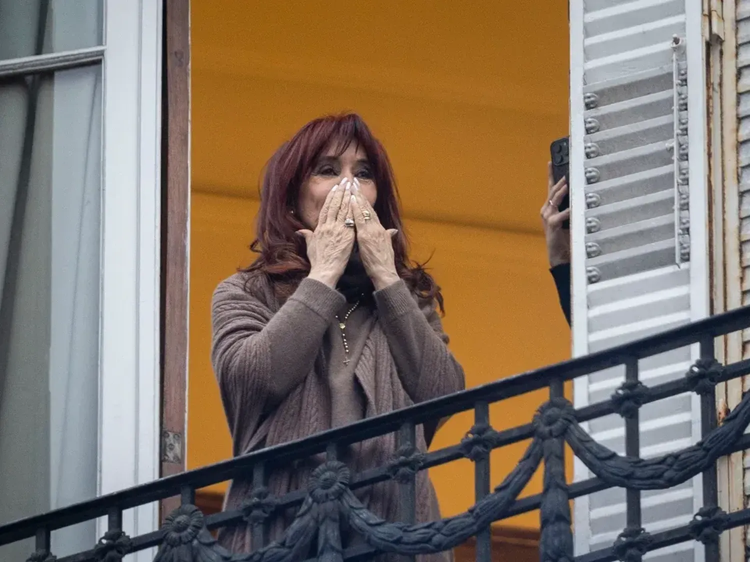 Un abogado de Cristina confirmó que la ex presidenta tendrá el beneficio de la prisión domiciliaria