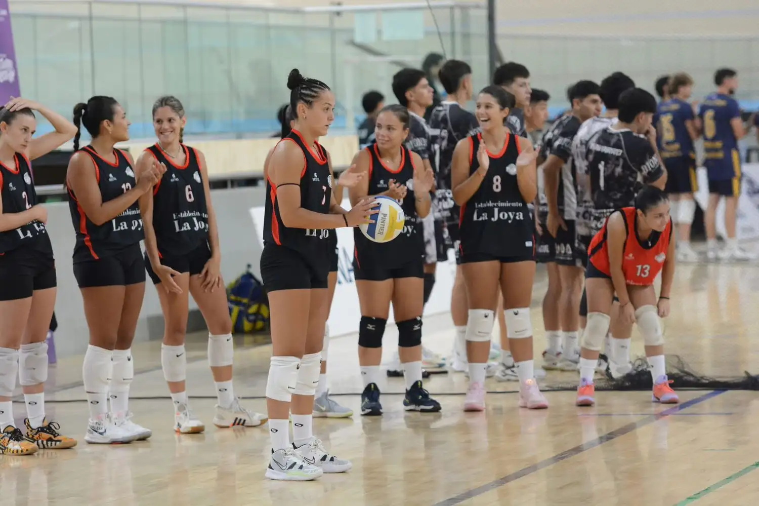 Las chicas del "Albo" continúan por la senda triunfal.