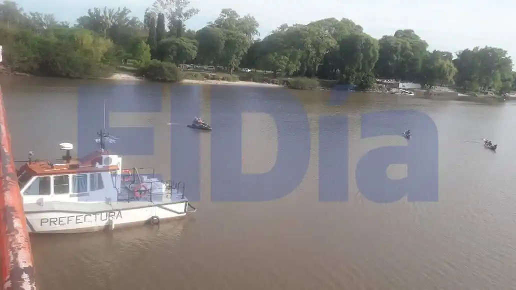 Pasadas las 20, se suspendió la búsqueda del hombre que se tiró al río