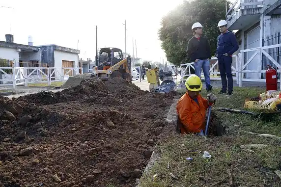 Zabaleta intensifica la campaña y supervisó obras cloacales