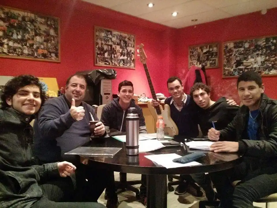 Entrevista a Martín Salvetti, el docente argentino compite por el “Nobel” de Educación