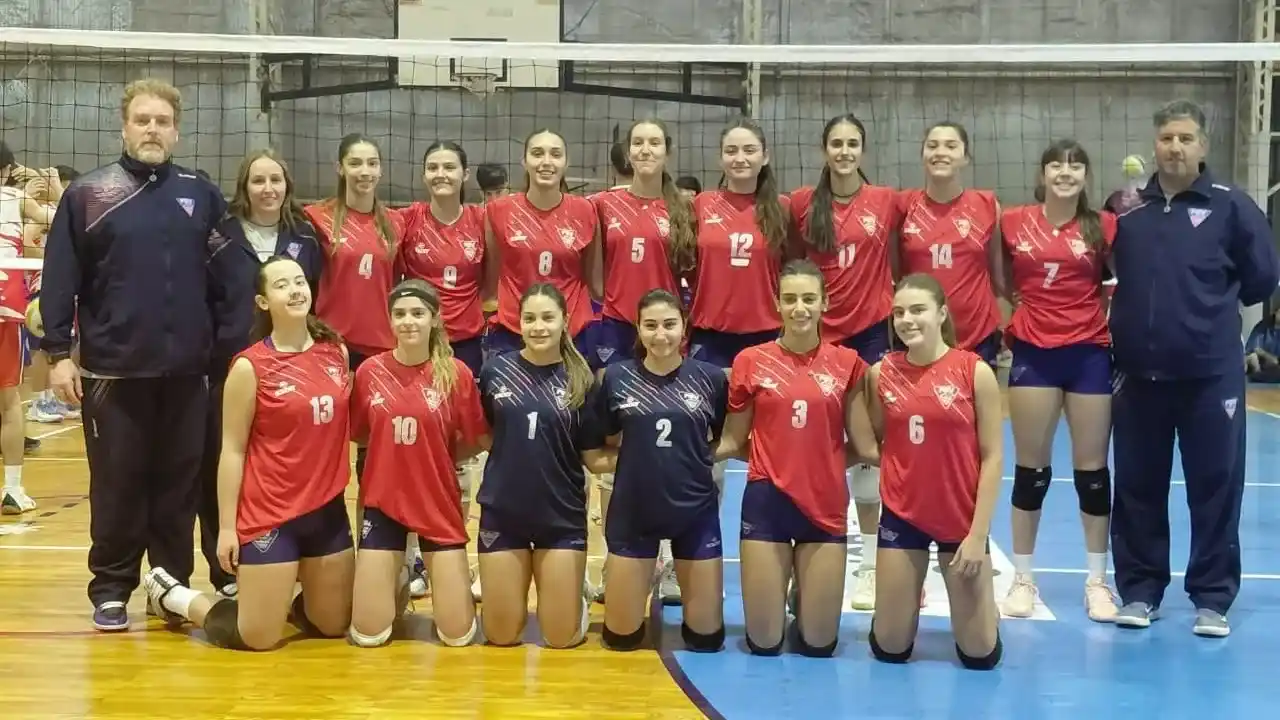 "La Bona" cosechó tres victorias sin ceder sets en sus primeros tres partidos en Comodoro Rivadavia