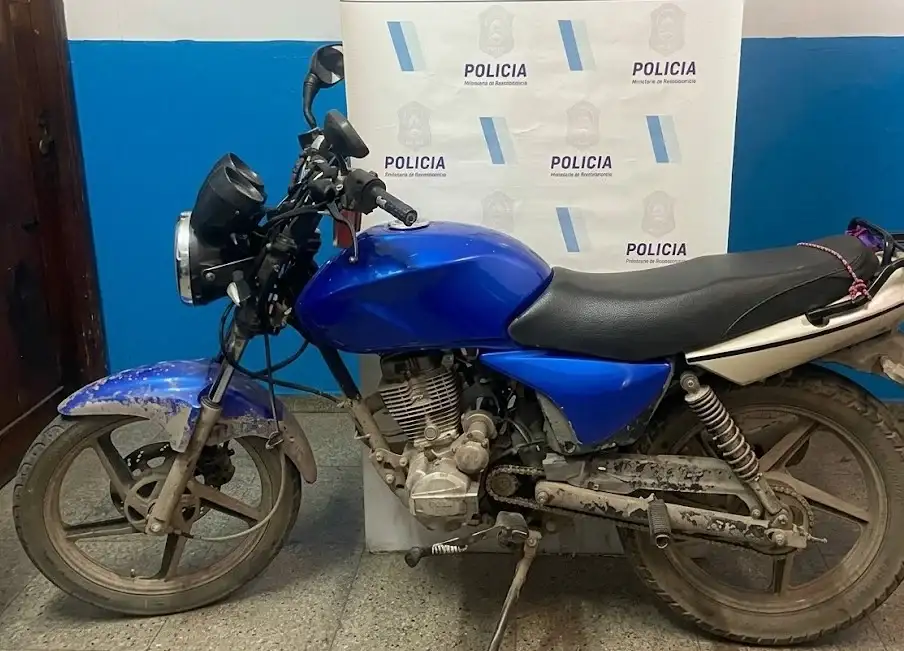 Además de la detención, se procedió al secuestro de una motocicleta Corven 150 en la que se movilizaba el joven.