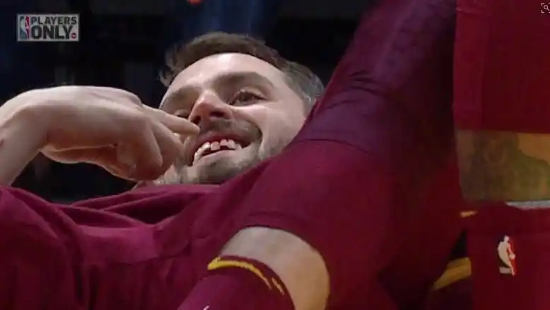 NBA: le pegaron un codazo y le desplazaron un diente