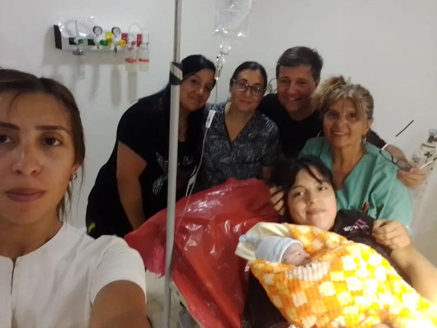Bastian con su mamá Abril