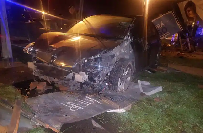 Manejaba alcoholizado y se chocó una ambulancia