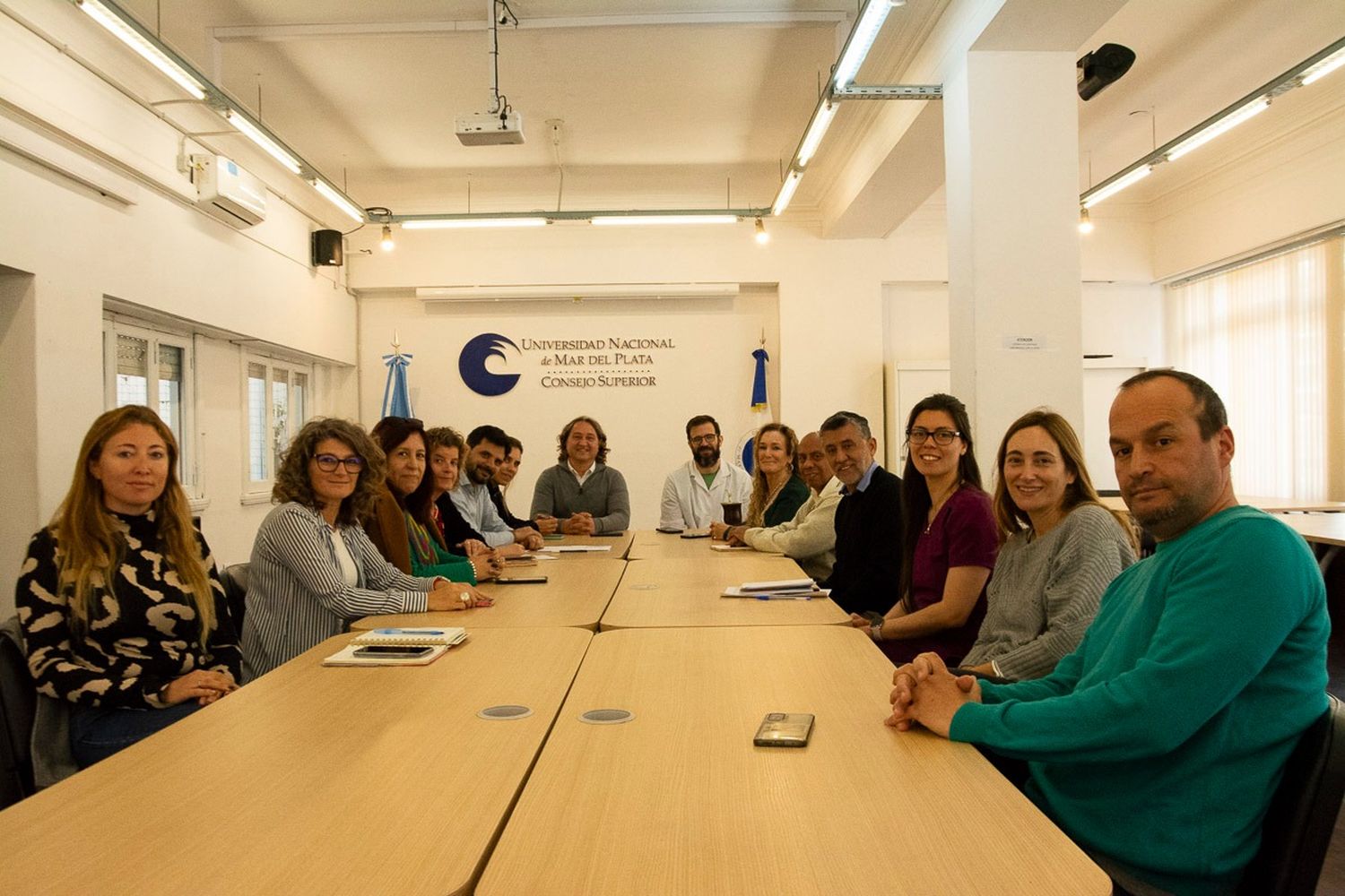 Primera mesa de trabajo conjunto del HIGA y la Universidad