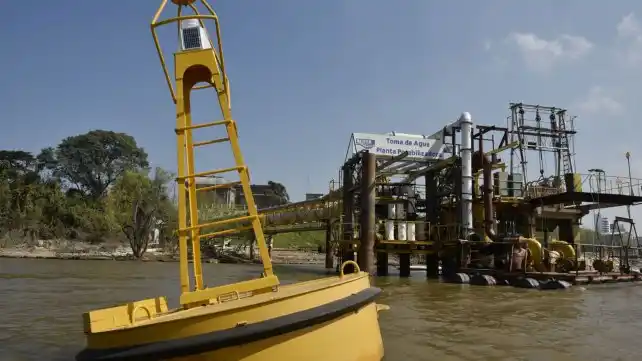 Cortarán el servicio de agua potable en Rosario y Villa Gobernador Gálvez