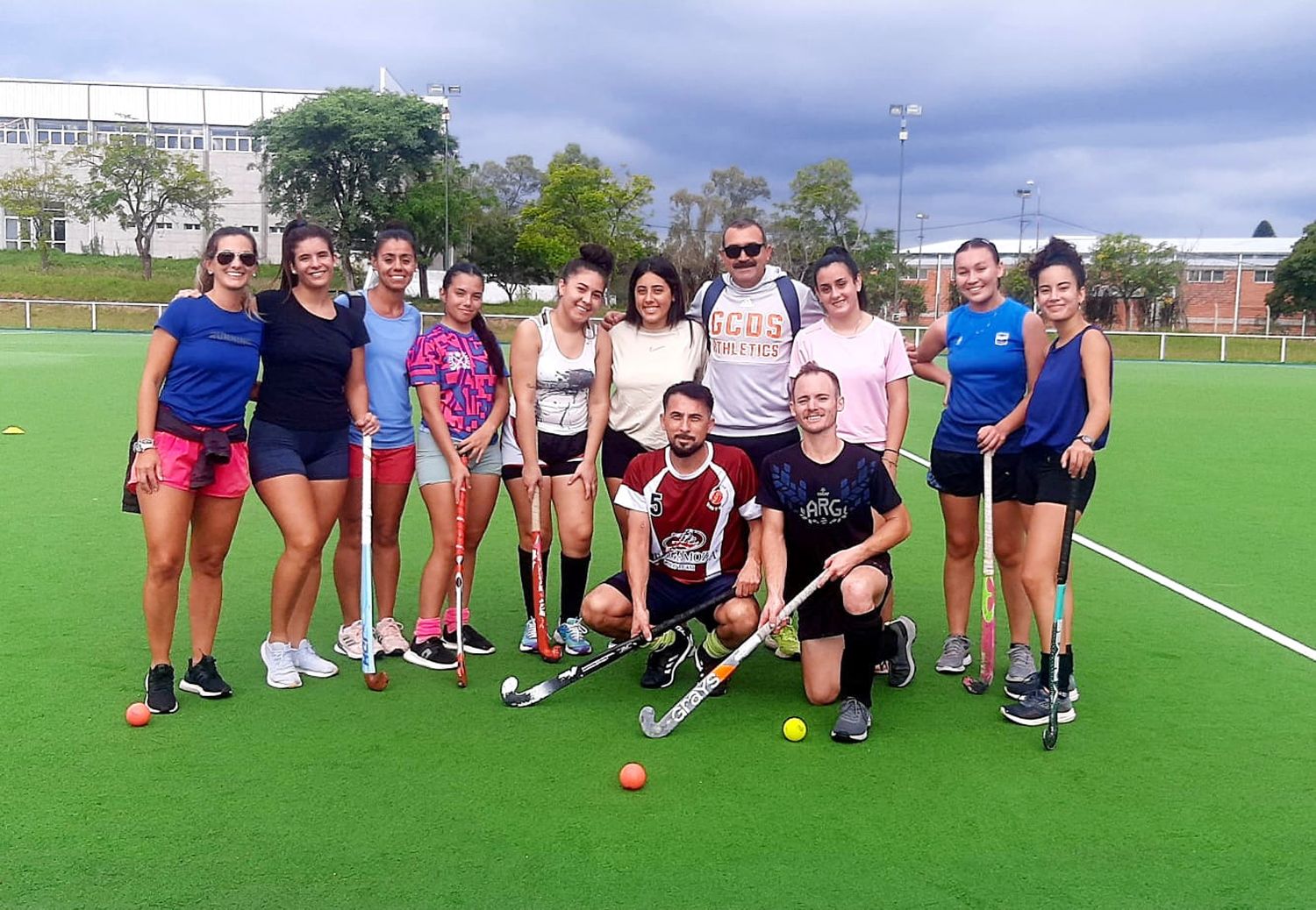 Clases gratuitas de Hockey en el Polideportivo