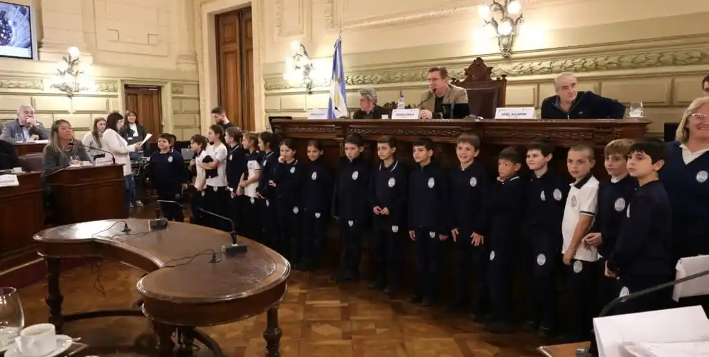 Chicos de una escuela primaria visitaron la Legislatura santafesina