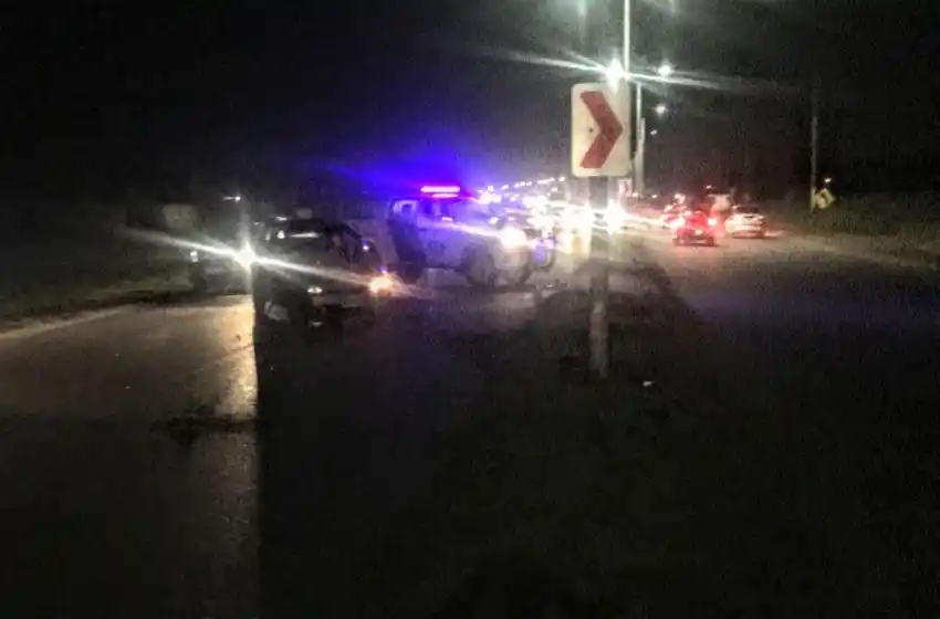 Se durmió al volante y chocó contra un poste de luz