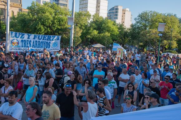 Manifestación en la Plaza San Martín (Video)