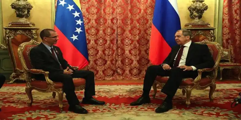 Arreaza en Rusia ¿Qué negocia  mientras participa en desfiles militares?