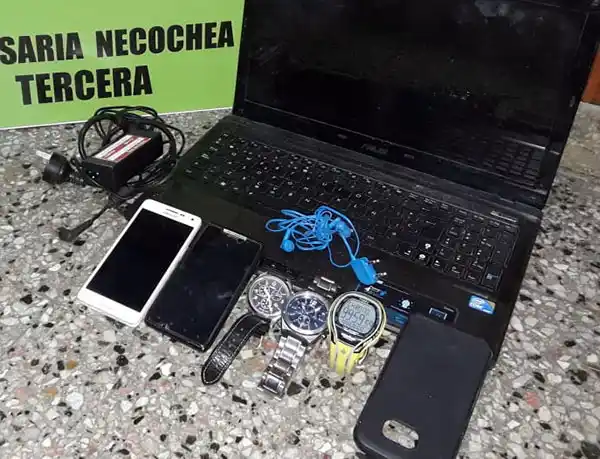 Estaba de viaje y le robaron en una casa de barrio Parque