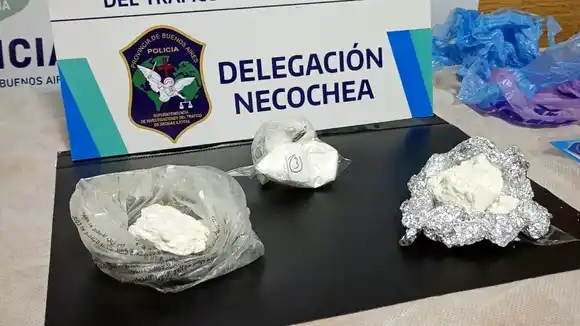 Madre e hija acusadas de vender cocaína están presas en su casa