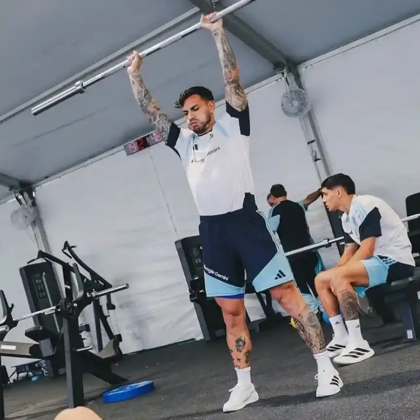 Paredes realiza trabajos en el gimnasio.