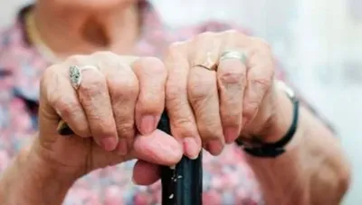 Horror: Delincuentes torturaron y quemaron con agua hirviendo a una jubilada para robarle