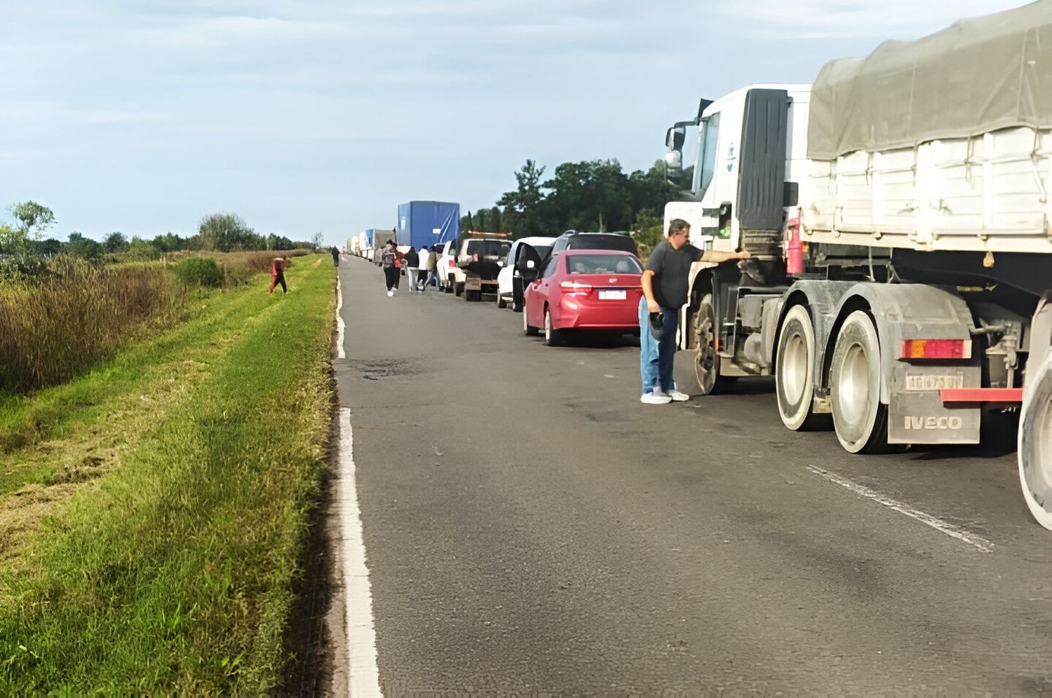 En la ruta 41 hay demoras porque hay mucho tráfico.