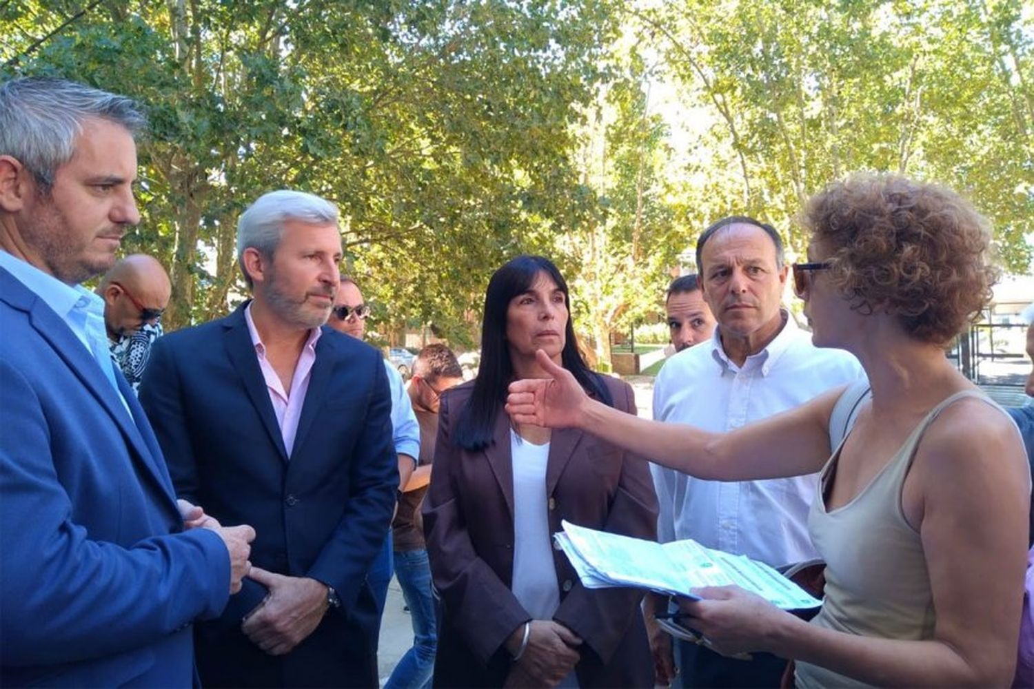 Una comerciante increpó a Frigerio porque le llegó una factura de luz por un millón de pesos