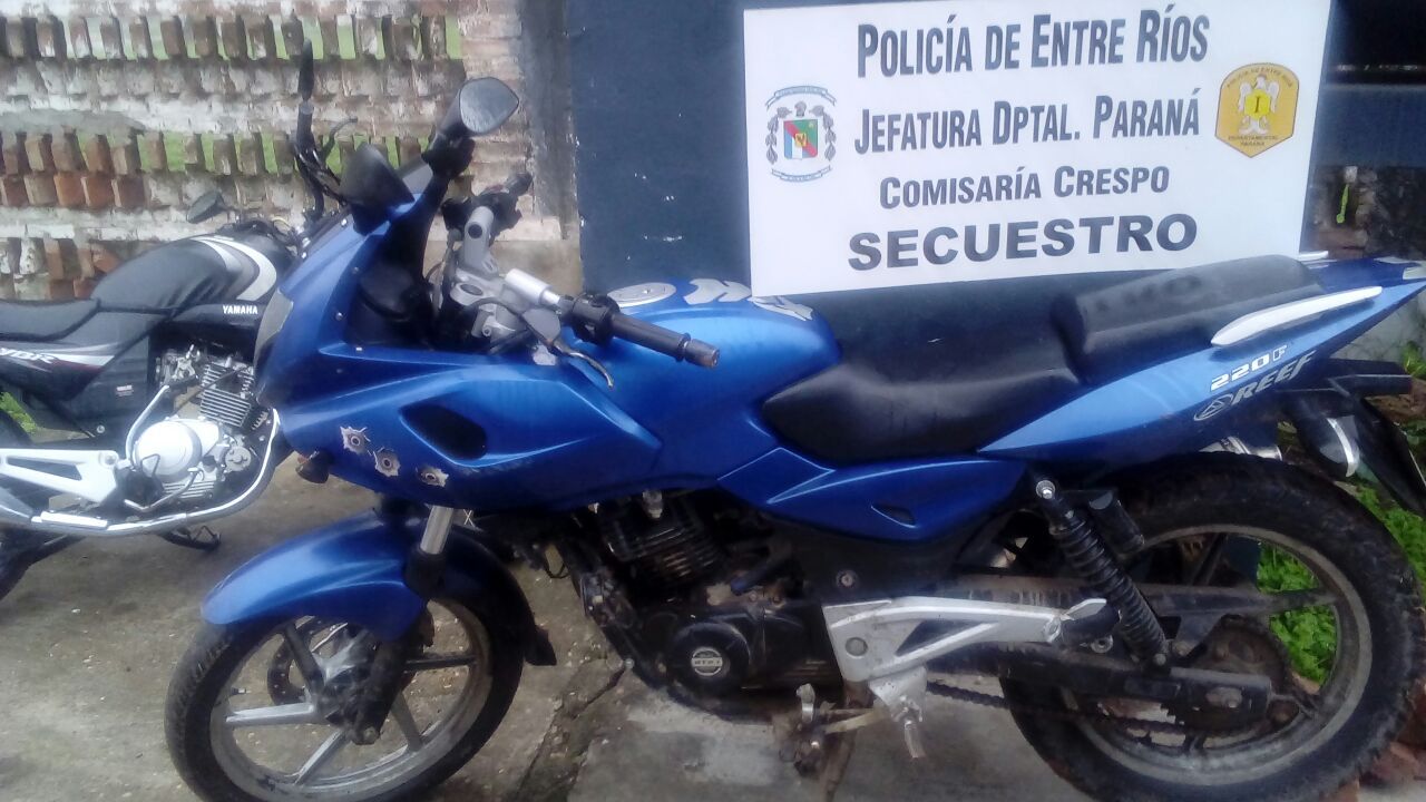 Dejó la moto afuera del pub y se la robaron