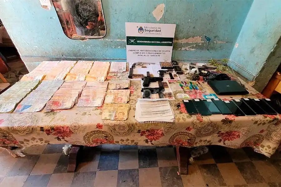 Allanaron un inmueble, secuestraron cocaína, marihuana y muchas armas de guerra
