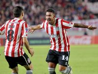 Estudiantes marcó la diferencia con una goleada ante Tacuary