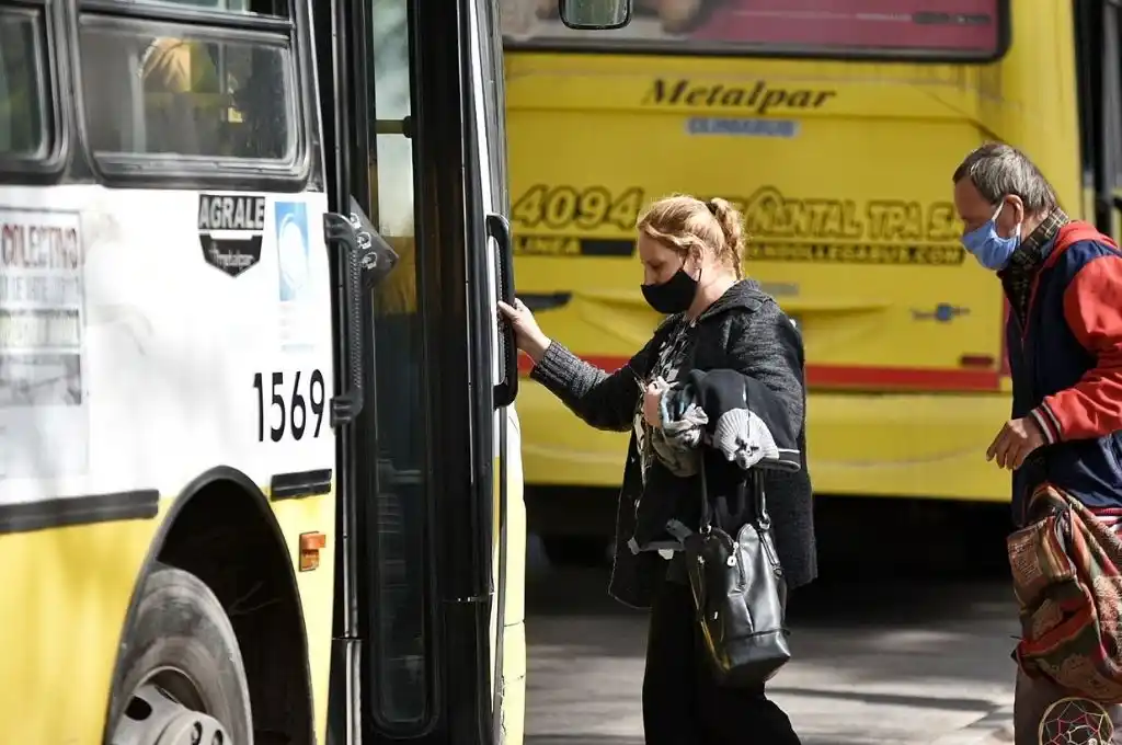 Anuncian un paro de colectivos a partir de las 13hs en Santa Fe