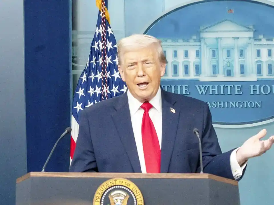 Trump anuncia que pospone ataques contra instalaciones energéticas iraníes por otros 10 días