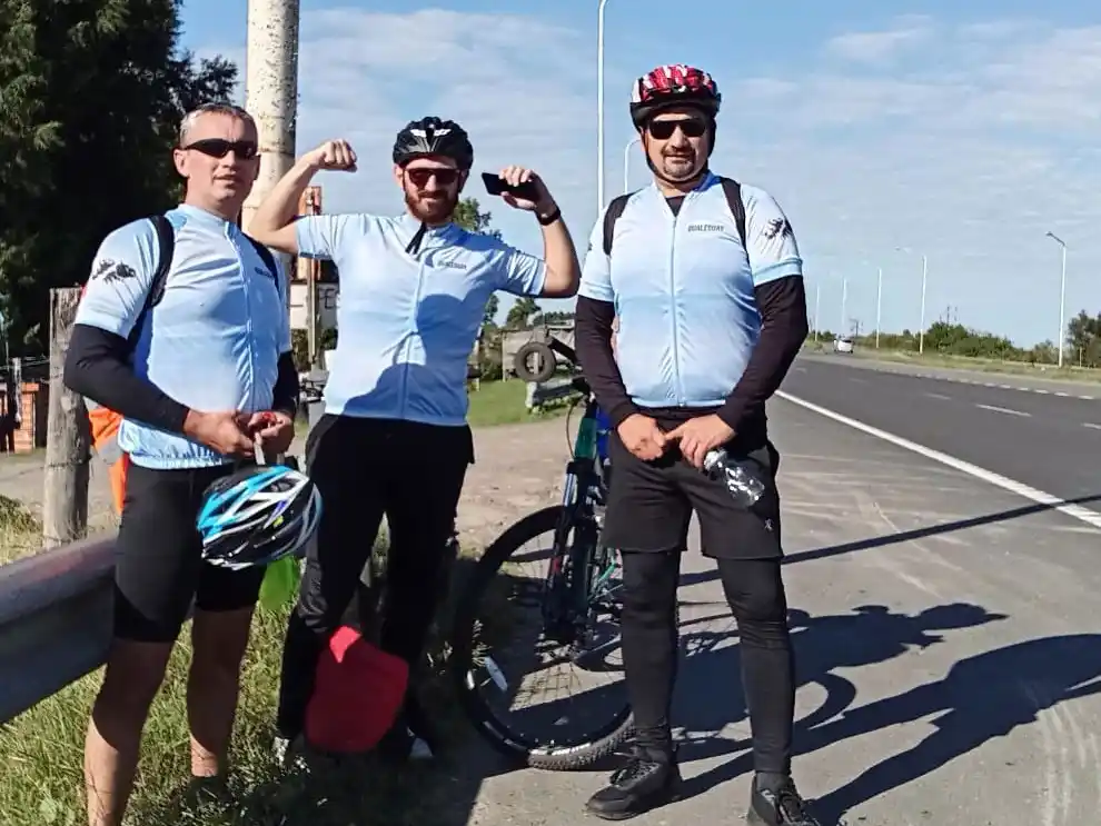 Tres hermanos, una travesía en bicicleta y un mensaje de amor y concientización