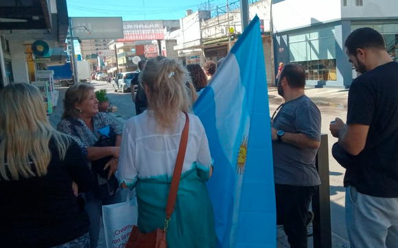 Comerciantes marchan para manifestar el malestar social y económico