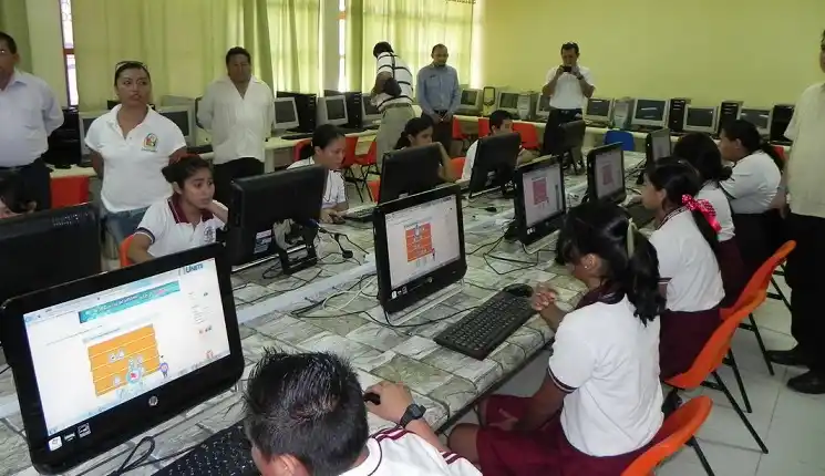 Convocan a incorporar nuevas tecnologías a las aulas