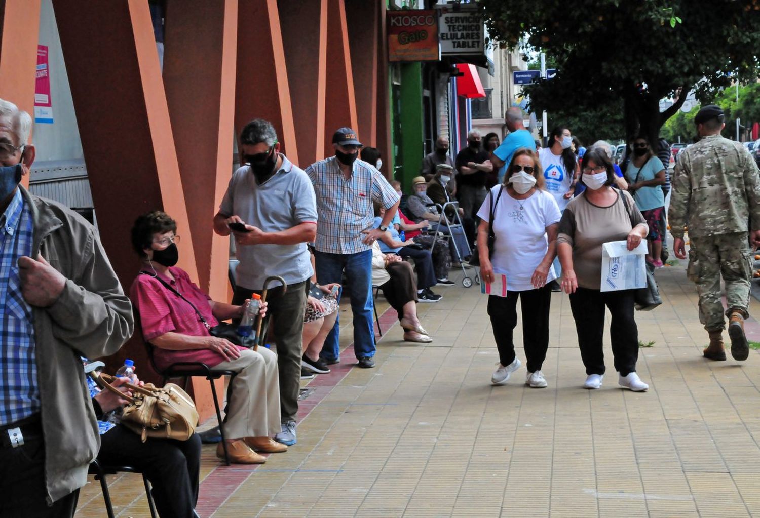 Los mayores de 70 años podrán recibir la vacuna sin inscripción previa