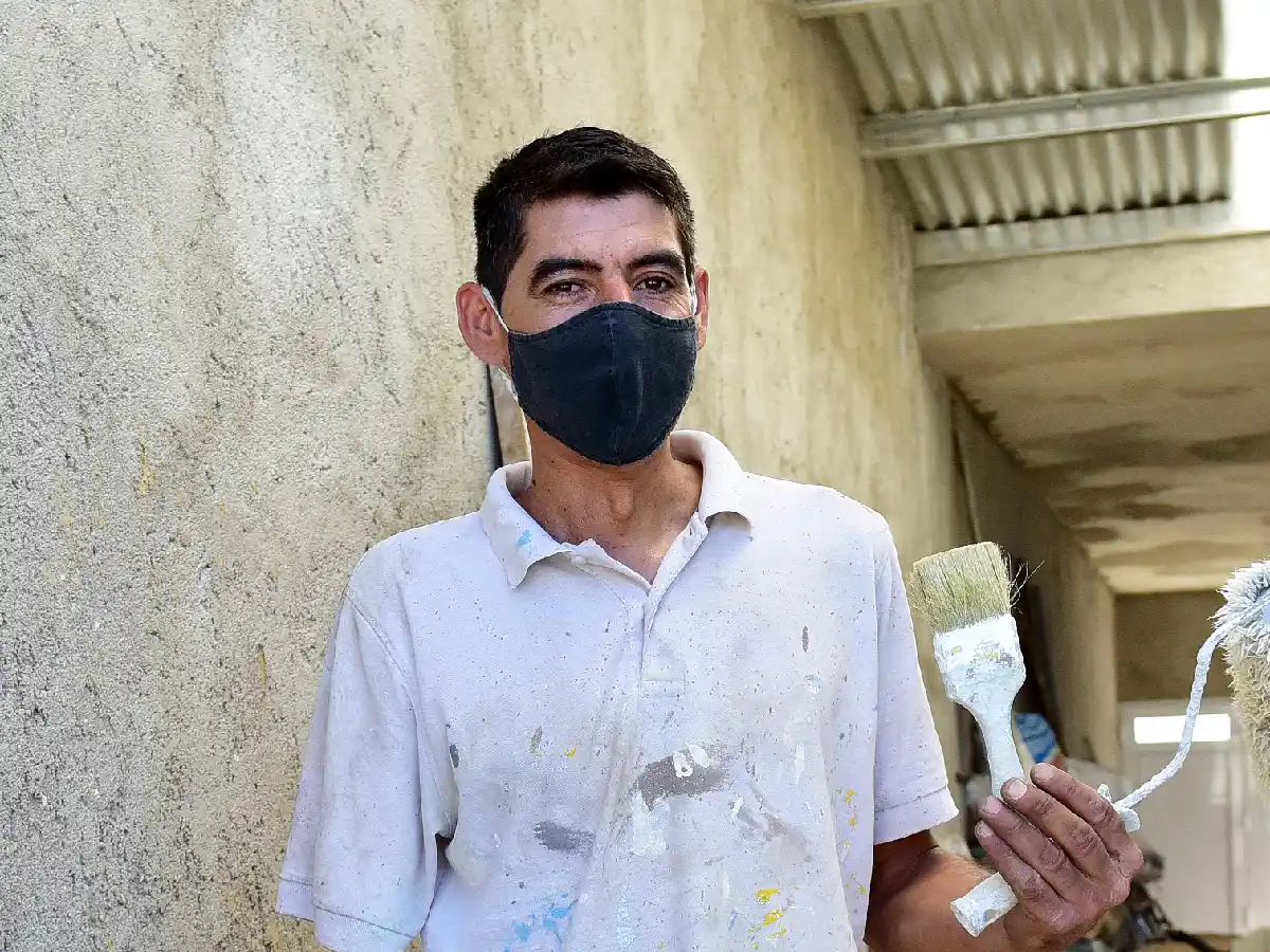 Perdió su brazo derecho y  hoy es pintor de obras: “Tengo  muchas ganas de vivir y trabajar” 