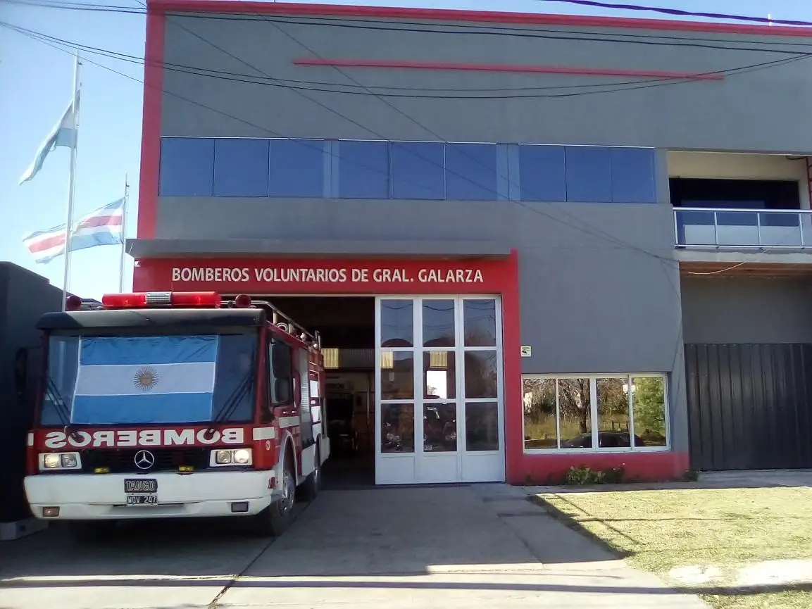 Bomberos Voluntarios de General Galarza celebran un nuevo aniversario con una caravana por la ciudad