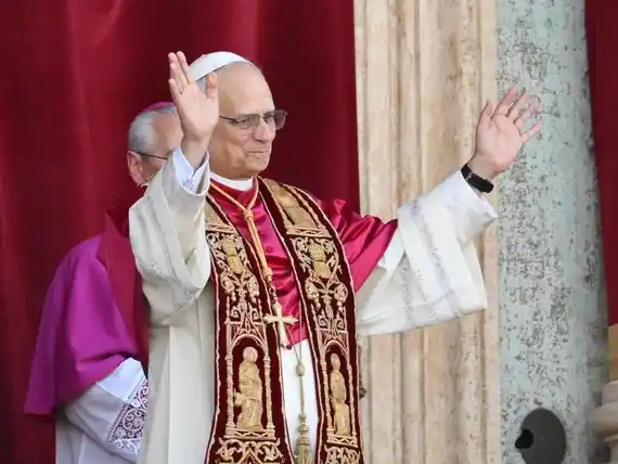 Robert Prevost es el nuevo papa y adopta el nombre de León XIV