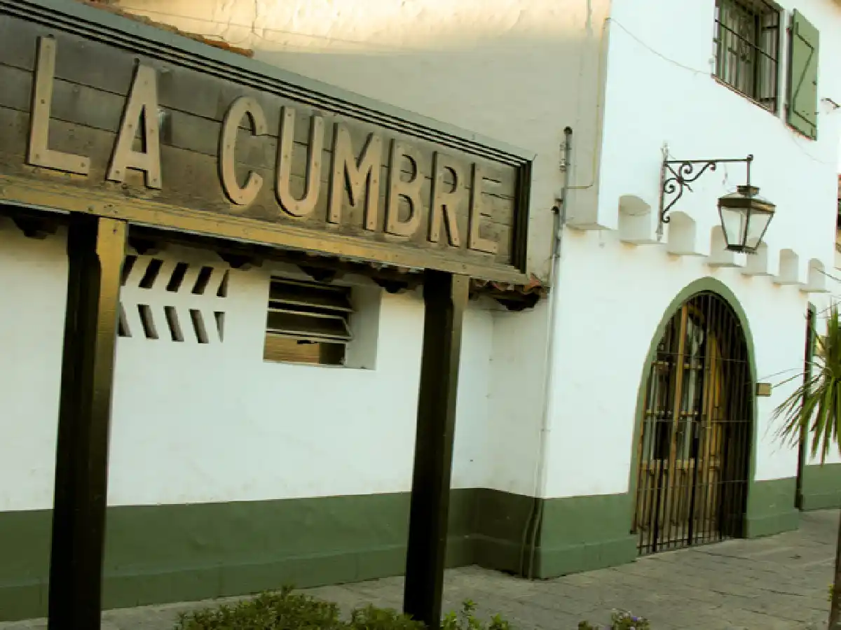 Llevaba a su nieta al colegio, chocó con un caballo y murió