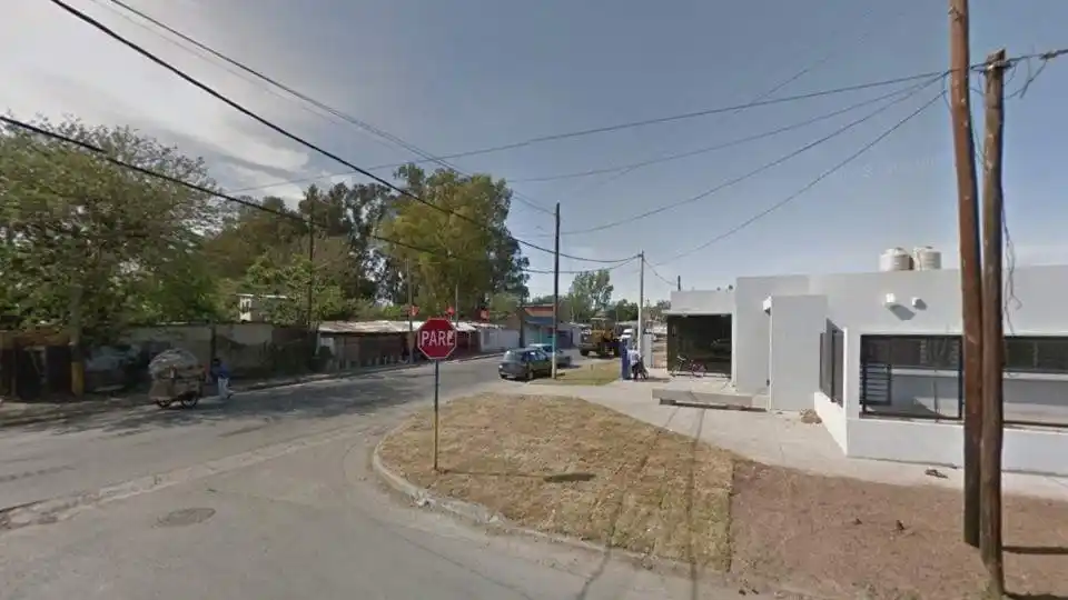 Denunció que intentaron robarle y la manosearon cuando bajó del colectivo