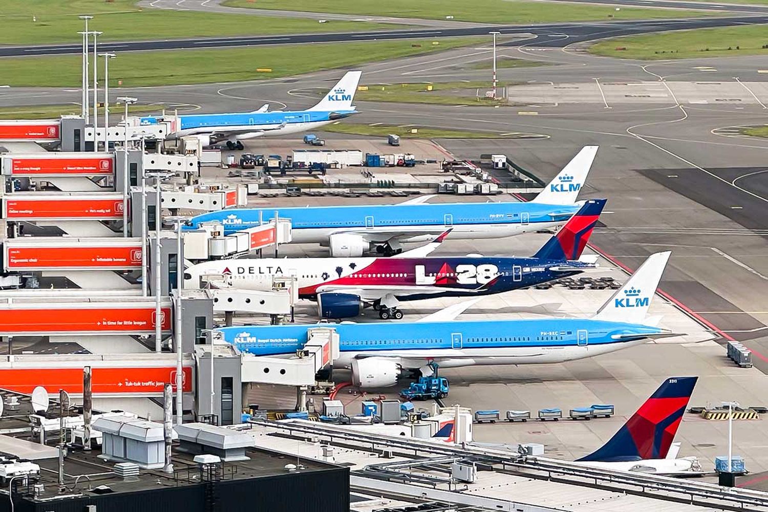 Activists Pressure KLM to Cancel Short Flights Amid Climate Crisis