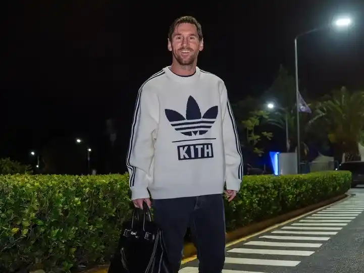 Leo llegó e¿esta mañana temprano al predio de AFA en Ezeiza. Foto:AFA