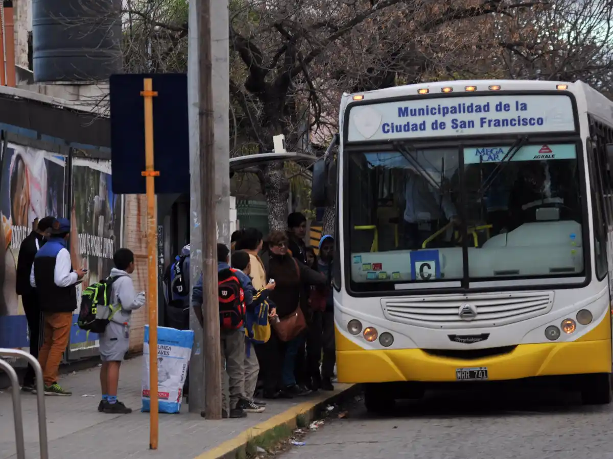 Medida de fuerza afectará mañana sábado el  transporte urbano   