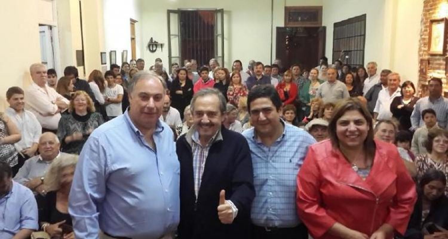 Con la presencia de Alfonsín, Quiroga asumió como Presidente de la UCR