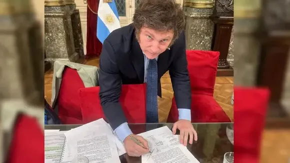 Javier Milei pule los decretos del Consejo de Mayo y la reforma del Estado