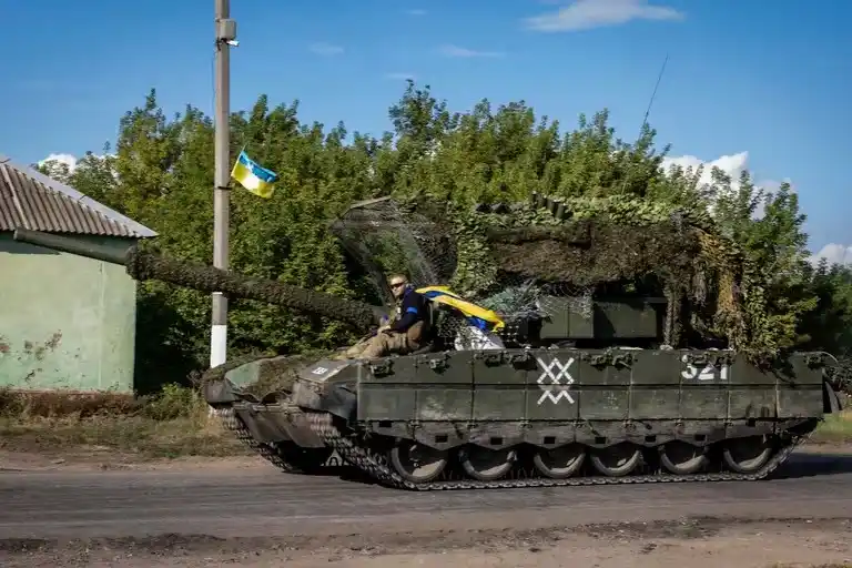 Un tanque ucraniano en la frontera con Rusia