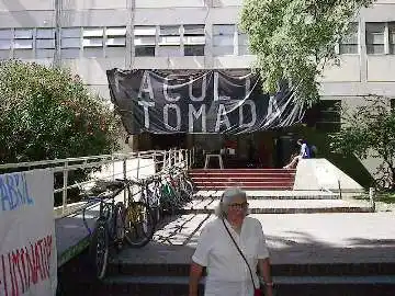 Alumnos toman la Facultad de Medicina