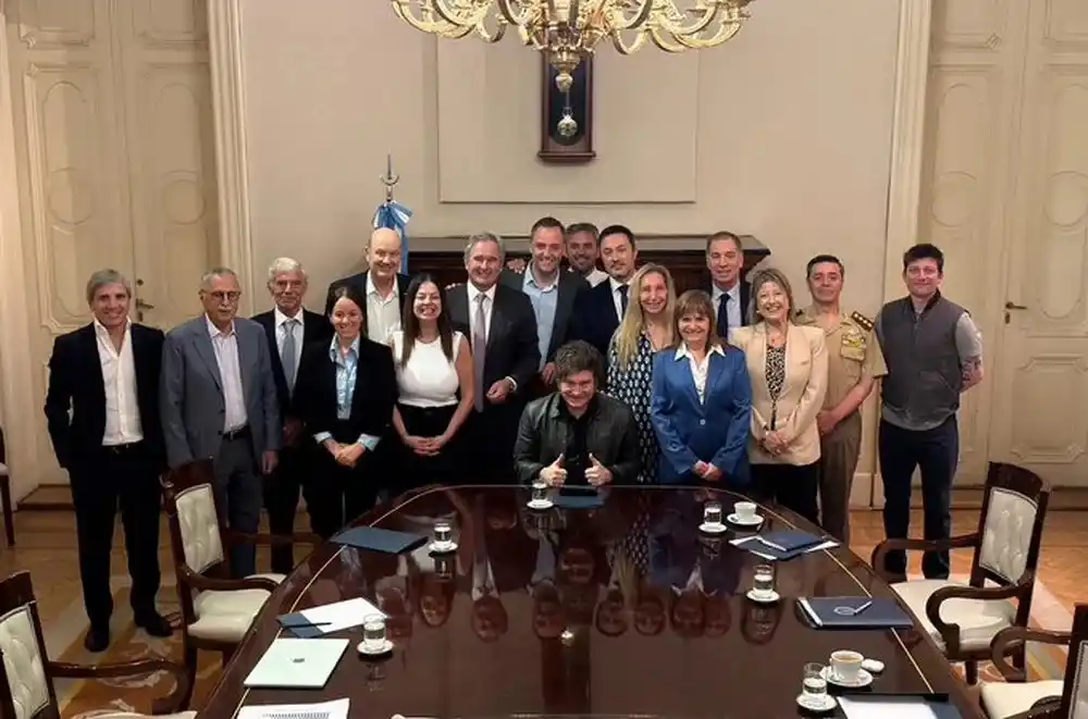 El presidente Javier Milei lideró la primera reunión de Gabinete con Manuel Adorni a la cabeza.