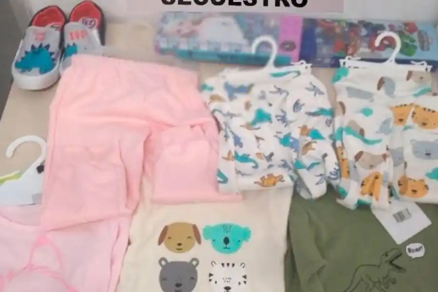 Vieron a dos sujetos robado ropa de bebé y los denunciaron a través de Ojos en Alerta