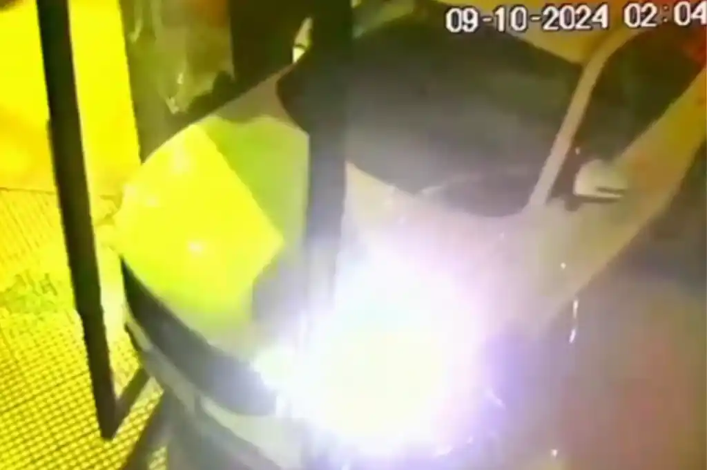 Las cámaras de seguridad captaron el momento del robo.