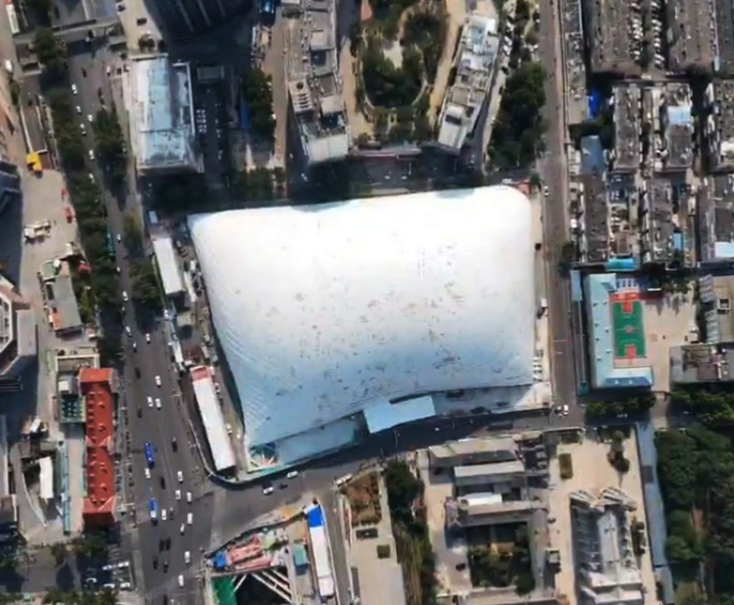China armó la cúpula inflable más grande del mundo sobre una obra en construcción
